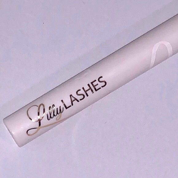 Lilly Lashes Power Liner - Eyeliner and Lash Adhesive Hybrid - Picture 2 of 4